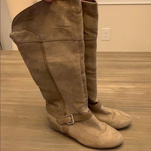 Suede boots